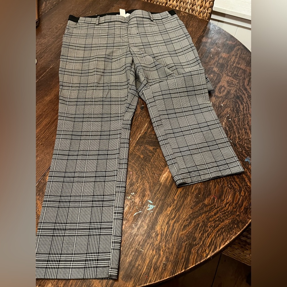 Women’s H & M black/gray plaid dress pants